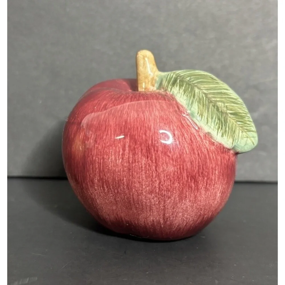 Noble Excellence Napa Valley Salt and Pepper Shakers Pear Apple Fruit Figural